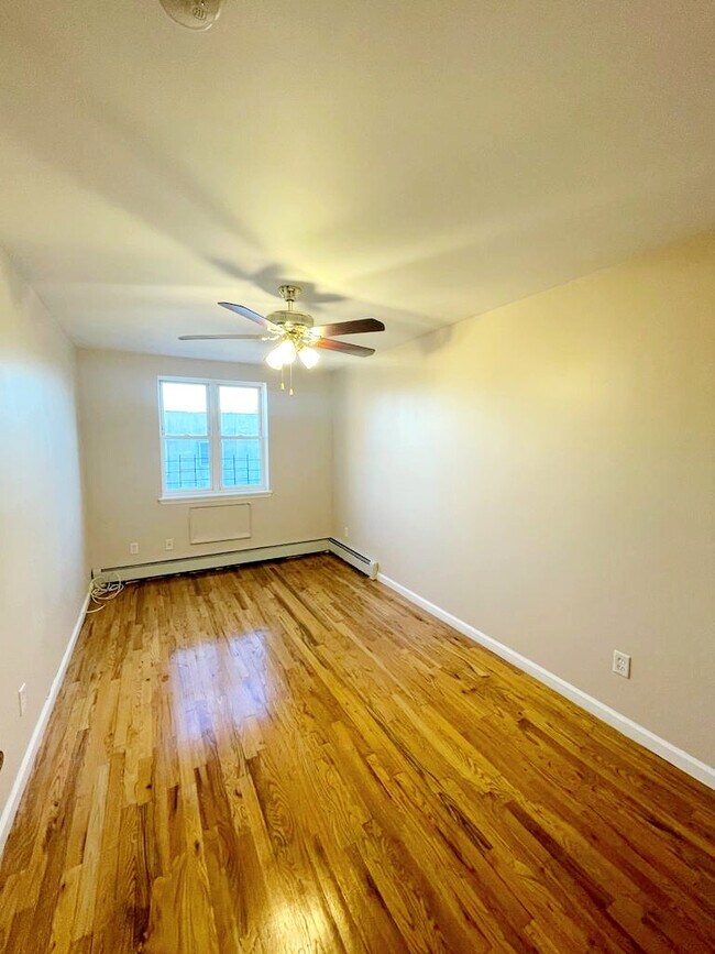 Lots of natural light in bedroom - 7422 Rockaway Blvd