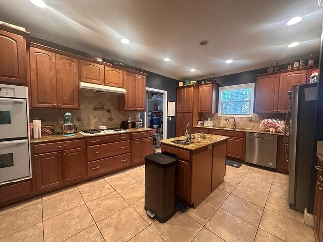 Building Photo - Broadmoor Rental