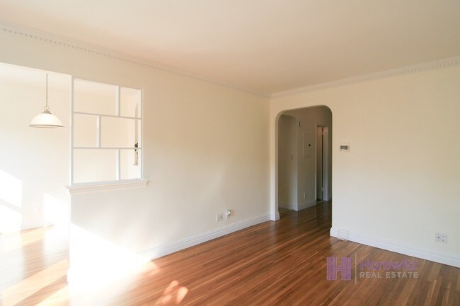 Building Photo - 28-21-28-45 45th St