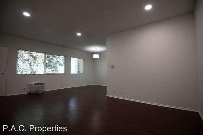 Building Photo - 1 br, 1 bath Apartment - 10855 Morrison St...