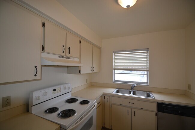 Building Photo - 2 BR/2BA CONDO IN CLEARLAKE VILLAGE IN COCOA