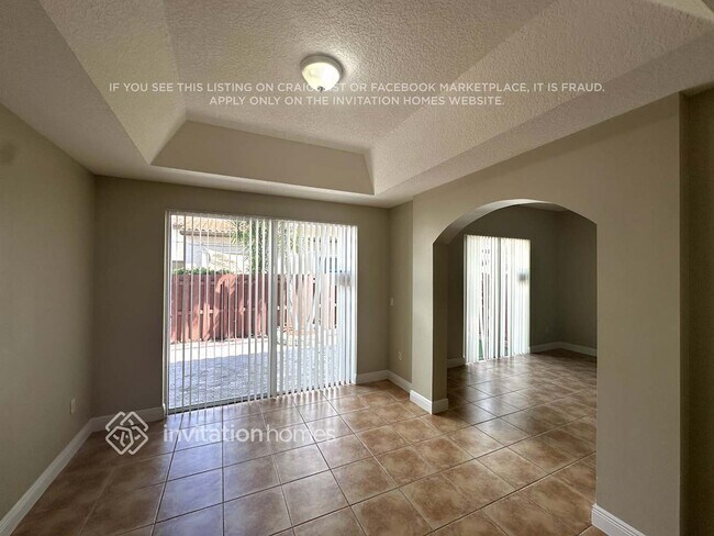 Foto del edificio - 8387 NW 143rd St