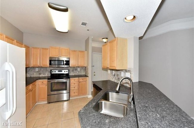 Building Photo - 1 br, 1 bath Condo - 527 Sandringham Dr