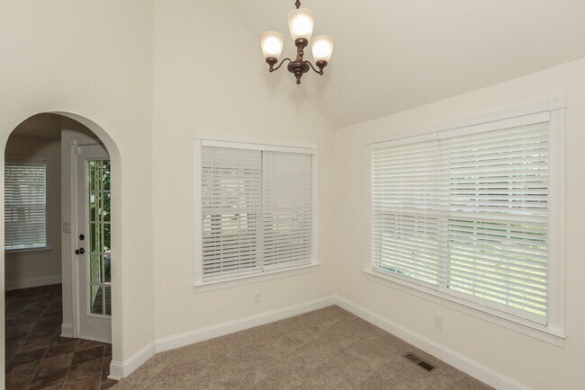 Foto del edificio - 2557 Paddle Pl NW