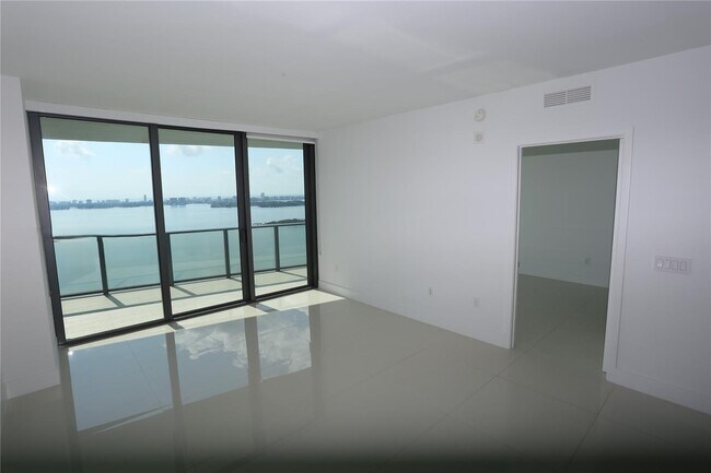 Foto del edificio - 460 NE 28th St