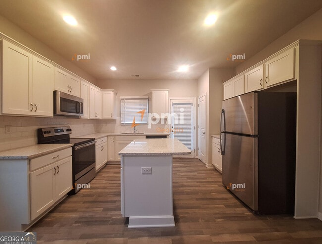 Building Photo - 3658 Madison St