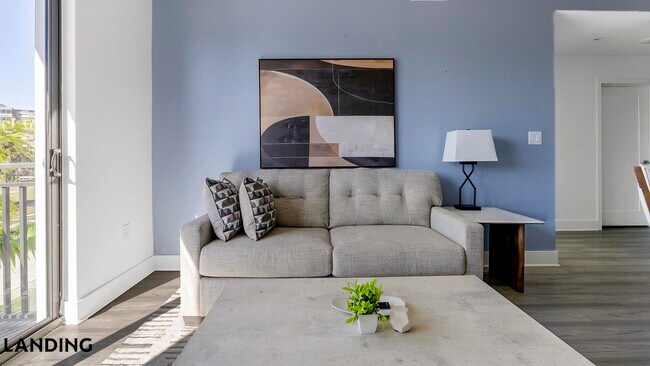 Building Photo - 2250 McGregor Blvd