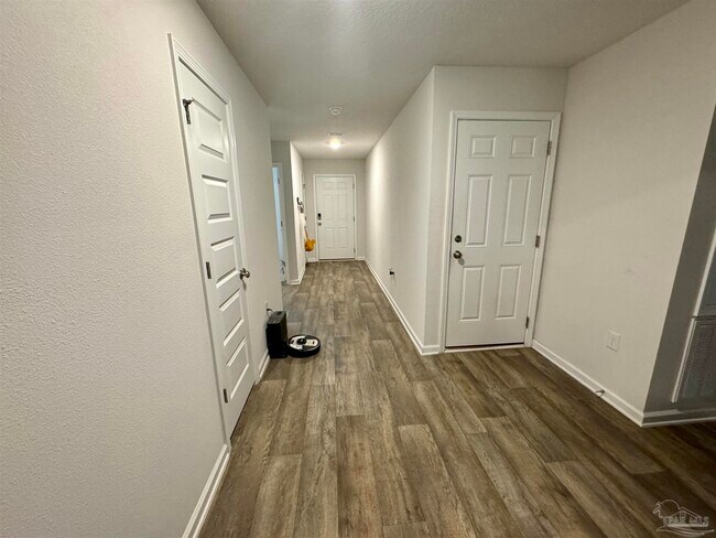 Building Photo - 5645 Guinevere Ln