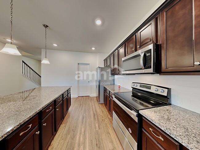 Building Photo - 405 Levon Ct
