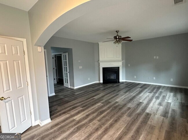 Foto del edificio - 5496 Village Trace