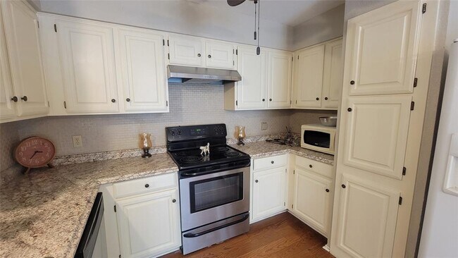 Foto del edificio - 214 Fireside Village Dr