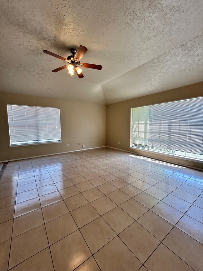 Building Photo - 2443 Autumn Springs Ln