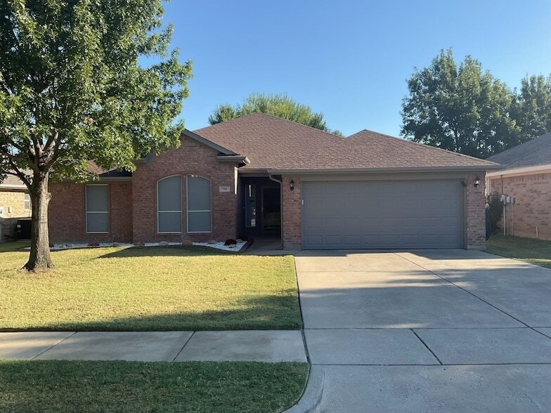 Primary Photo - 708 Ridgehill Dr