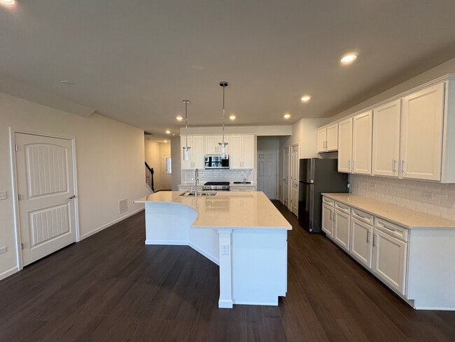 Building Photo - 2208 Ryegrass Ln