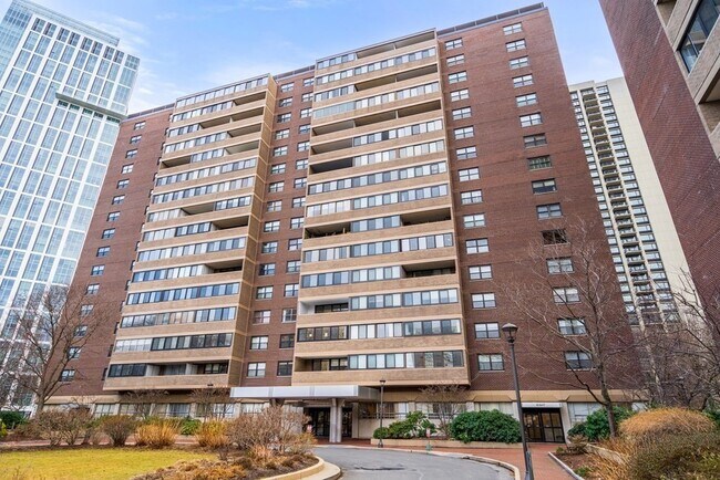 Building Photo - 8 Hawthorne Pl