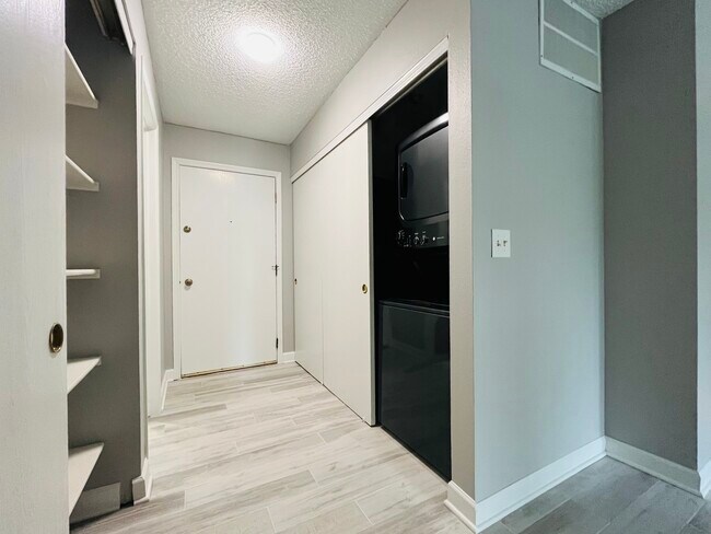 Foto del edificio - 520 Biesterfield Rd