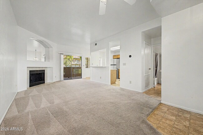 Foto del edificio - 930 N Mesa Dr
