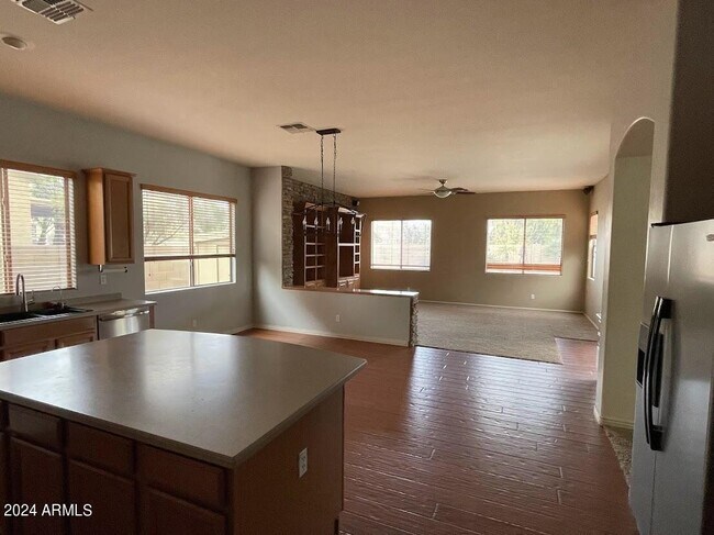 Building Photo - 4940 E Runaway Bay Dr