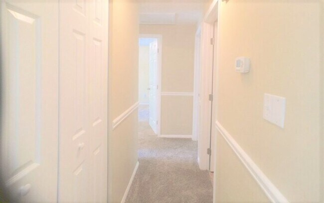 Foto del edificio - 2875 Woodburn Ct