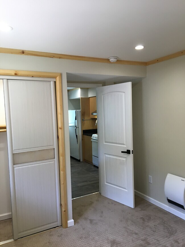 Building Photo - 71 Longview Dr