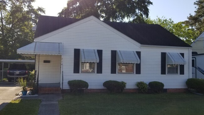 Building Photo - 214 Simpson Street