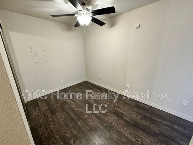 Foto del edificio - 11560 N. May Ave