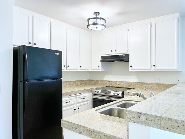 Building Photo - Updated Condo In Gated La Costa Hills!