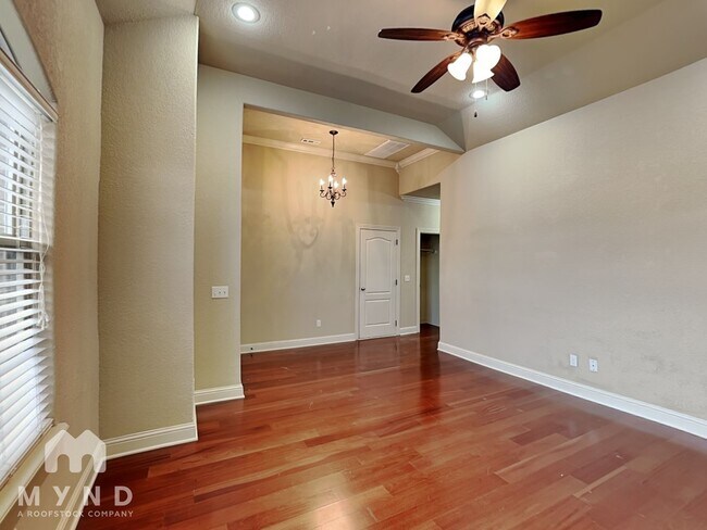 Foto del edificio - 100 NE Larkspur Ln