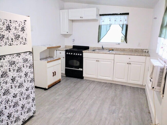 Foto del edificio - 5647 NW 5th Ct