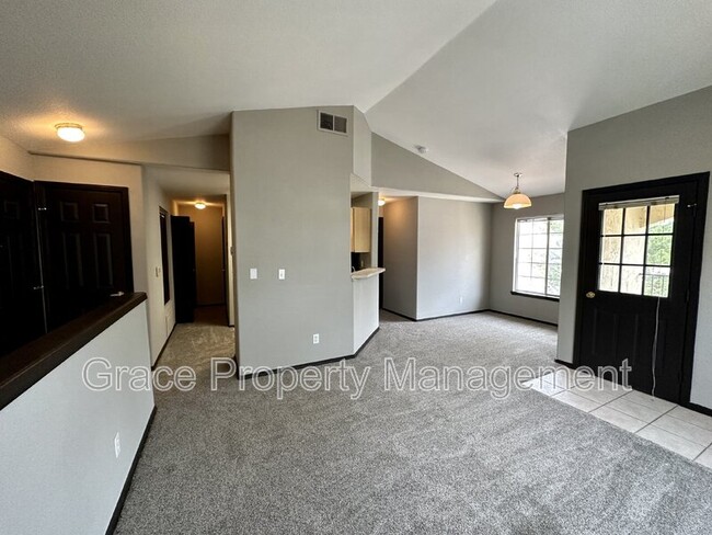 Building Photo - 8757 E Dry Creek Rd