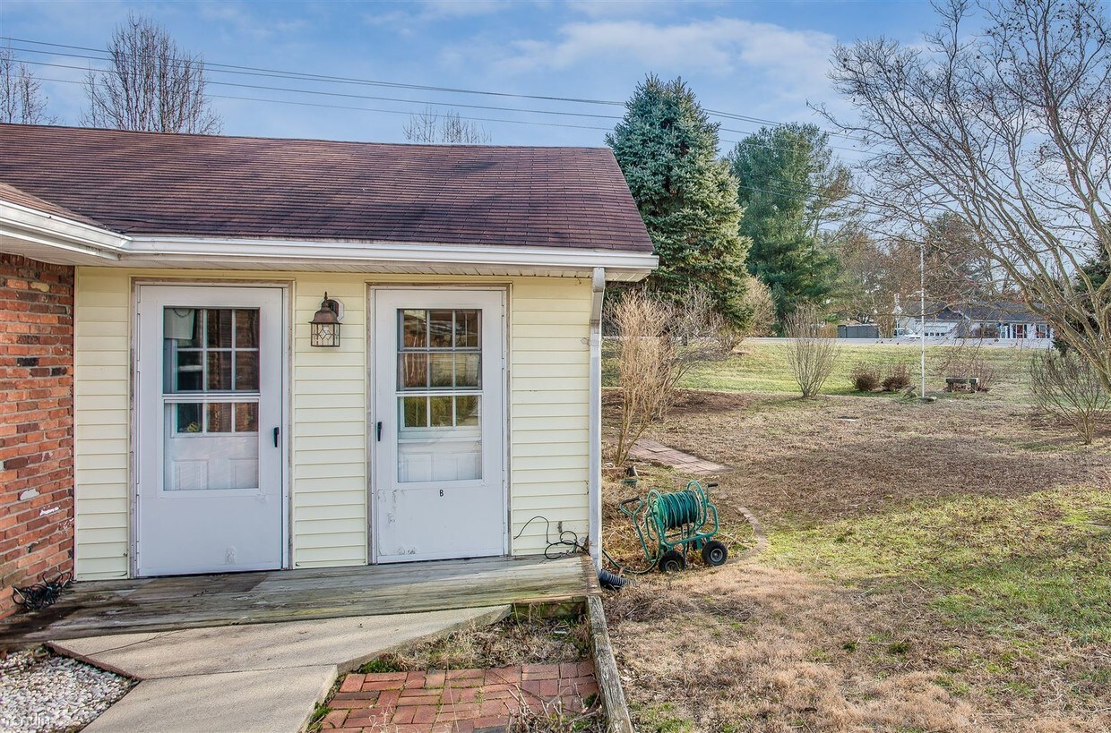 9201 Owings Manor Ct, Owings, MD 20736 Townhome Rentals in Owings MD