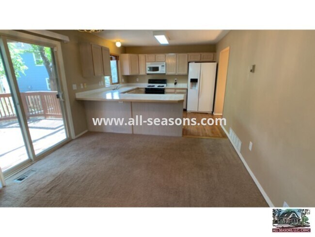 Foto del edificio - Corner Lot 4 Bedroom Home For Rent!