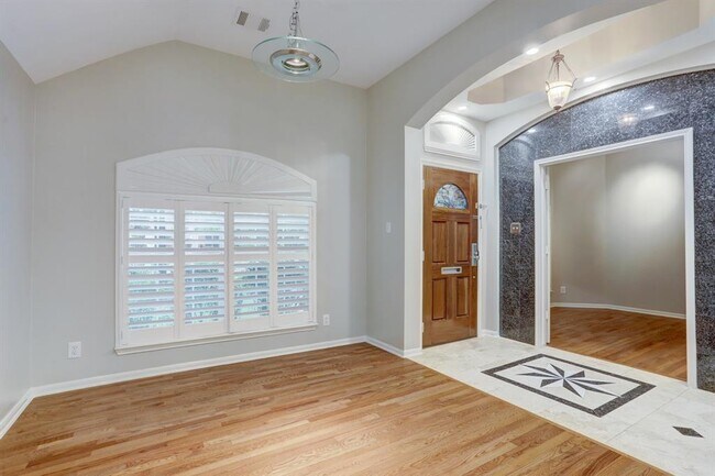Building Photo - 1117 Carriage Ct