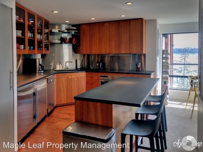 Building Photo - 2 br, 2 bath House - 2360 43rd Ave E #207