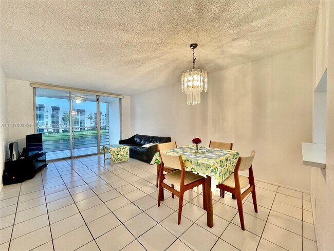 Building Photo - 9230 Lagoon Pl