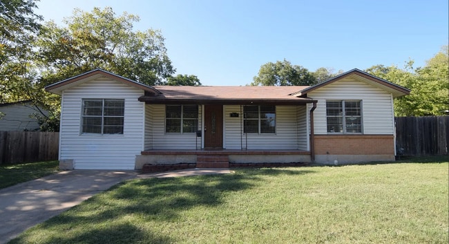 Building Photo - 311 Crockett Dr
