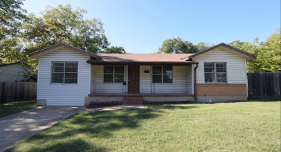 Building Photo - 311 Crockett Dr