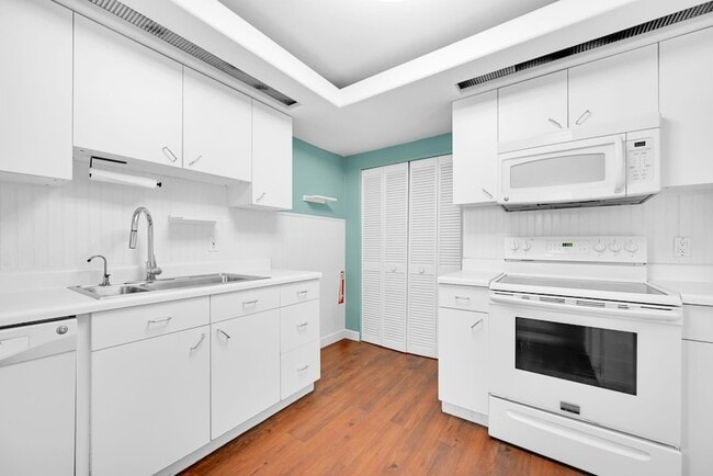 Foto del edificio - 3208 Colony Club Rd