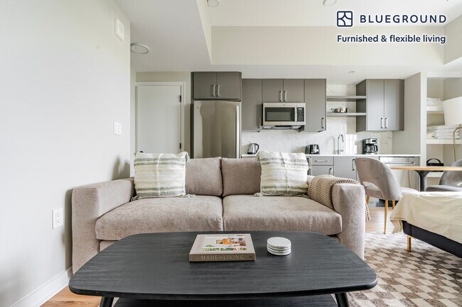 Building Photo - 3275 Washington Blvd