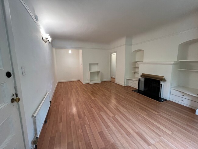 Building Photo - Charming Studio Near Lombard Steps