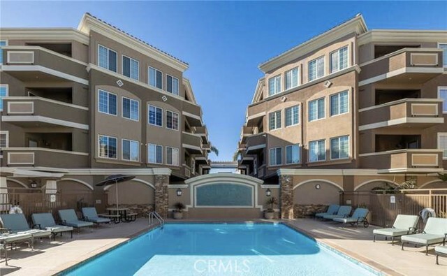 Foto del edificio - 2750 Artesia Blvd