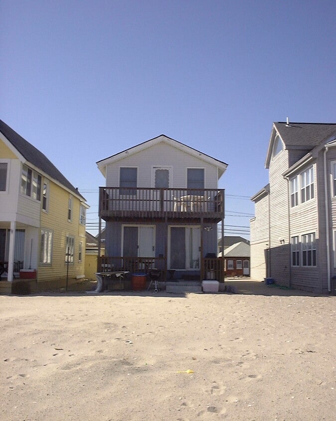 Primary Photo - 783 E Broadway