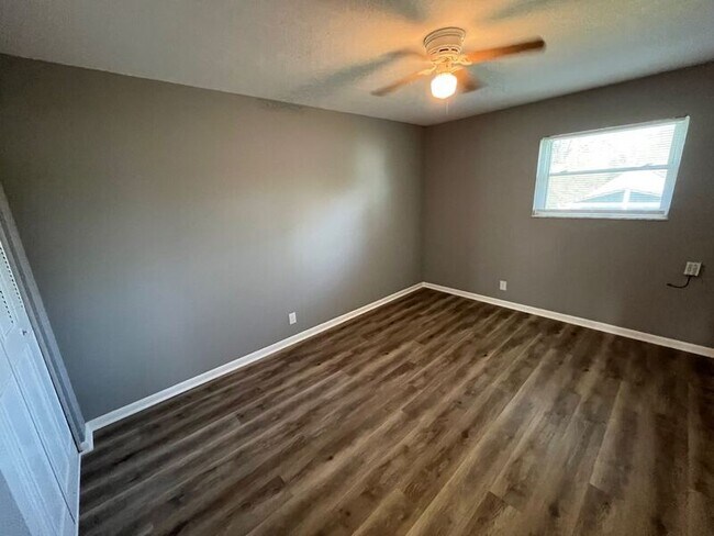Foto del edificio - 2219 Rockford Ln