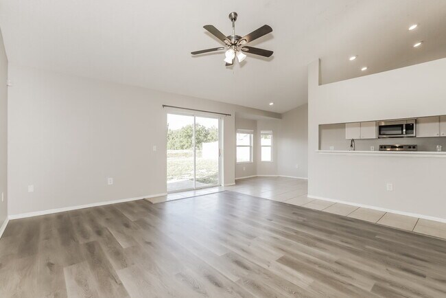 Foto del edificio - 2324 Sunset Point Dr