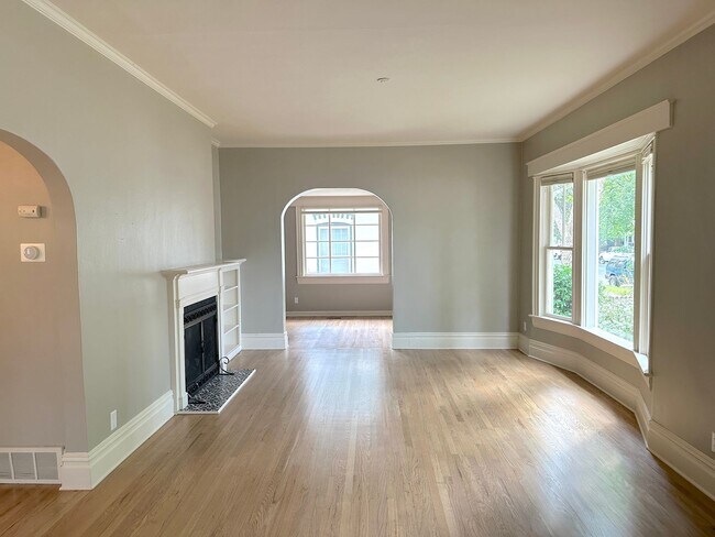 Building Photo - Beautiful 4- Bedroom North End Home
