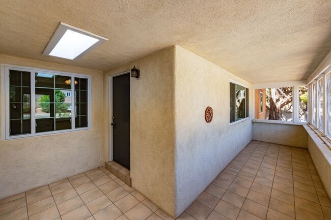 Building Photo - 3822 La Hacienda Dr NE