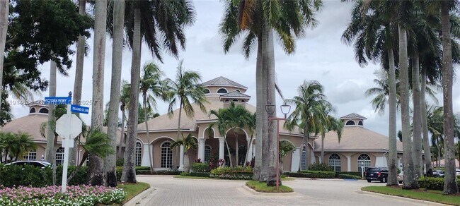 Foto del edificio - 8092 Driggs Hill