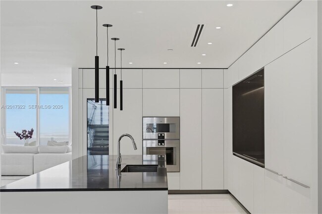 Building Photo - 300 Biscayne Blvd Way