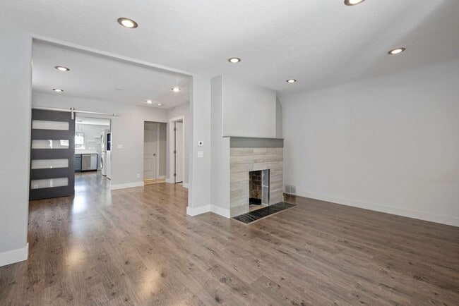 Building Photo - Beautiful Home in Amazing Salt Lake Location!