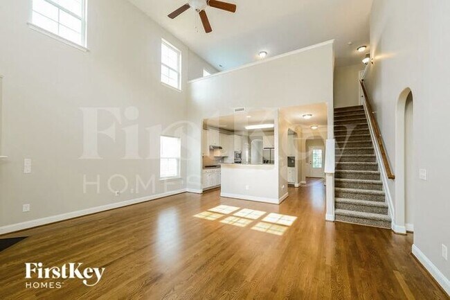 Building Photo - 335 High Knoll Drive